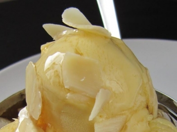 gelato alla mandorla